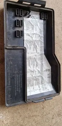 BMW 3 E36 Fuse box cover 8353582 1387613