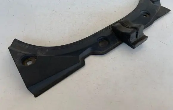 Audi A8 S8 D4 4H Fender end trim 4H0823746C 4H0823721B