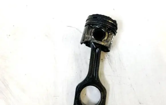 Ford Focus C-MAX Piston with connecting rod