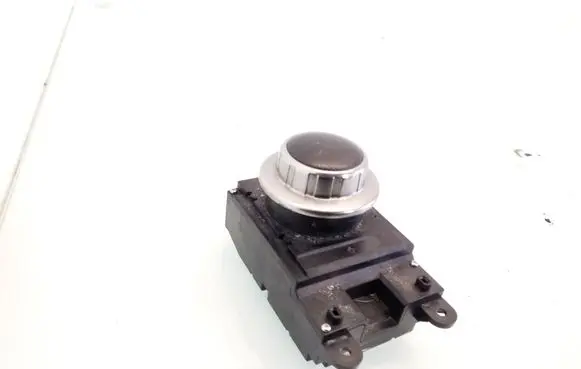 Multifunctional control switch/knob