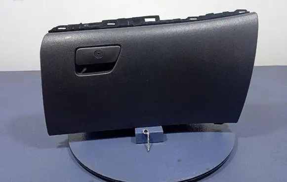 Ford Mondeo MK I Glove box DS7313570A