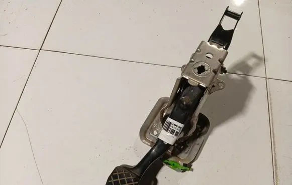 Volkswagen Touran I Brake pedal 1T1721057E
