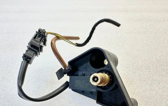 Porsche Cayenne (9PA) Vacuum valve 7L0616751A 3B0972732