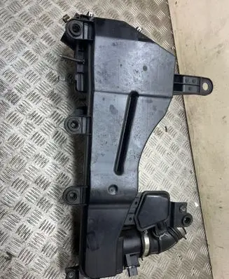 Infiniti FX Air filter box 