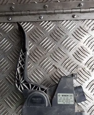 Mercedes-Benz Sprinter W901 W902 W903 W904 Accelerator throttle pedal 0281002335