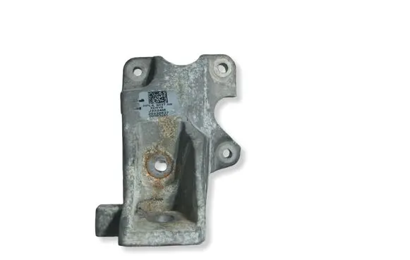 Land Rover Defender Engine mounting bracket HPLA6037AB 00083281 J2324M