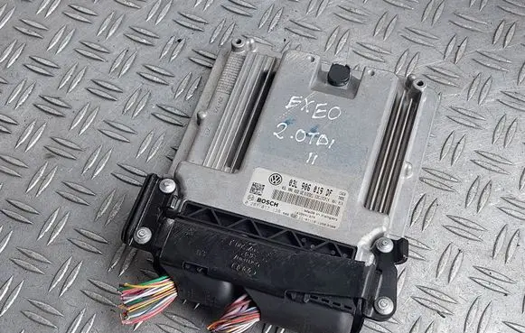 Seat Exeo (3R) Engine control unit/module 03L906019DF 0281017138