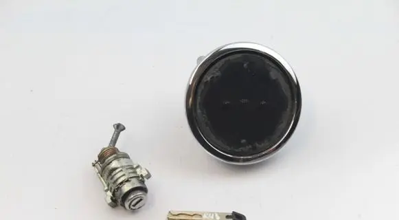 BMW 6 E63 E64 Tailgate exterior lock 7200896