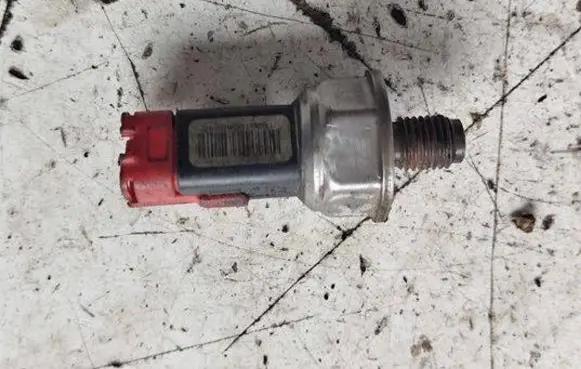 Fuel pressure sensor