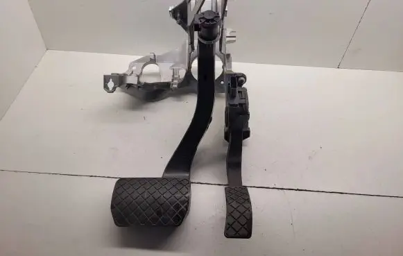 Audi A6 S6 C6 4F Brake pedal bracket assembly 4F1723117F 8K1723523