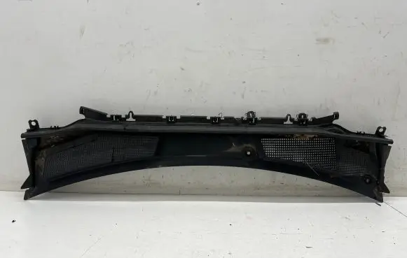 Mercedes-Benz CLA C118 X118 Wiper trim A1778305800