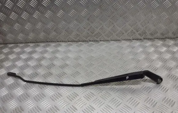 Volkswagen Golf IV Front wiper blade arm