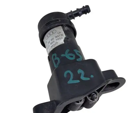 Audi A4 S4 B7 8E 8H Headlight washer spray nozzle 8E0955101GKOLUMB