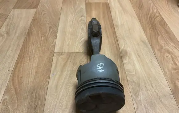 Mitsubishi Pajero Piston with connecting rod ME200689