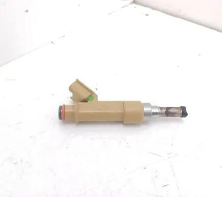Lexus CT 200H Fuel injector 2325037010
