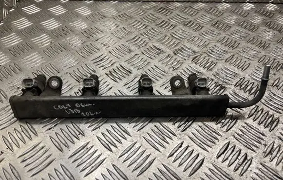 Mitsubishi Colt Fuel injectors set 