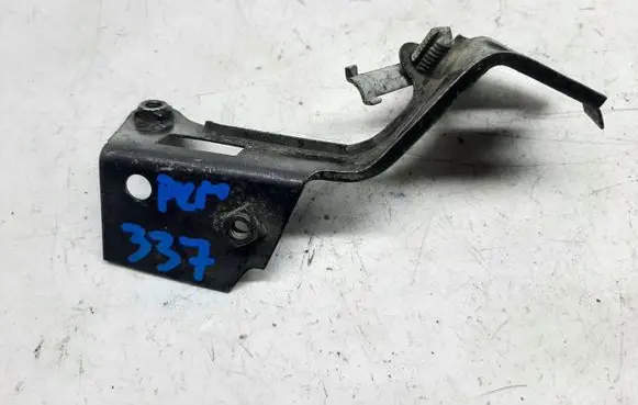 Volkswagen PASSAT B5.5 Fender mounting bracket 3B0821238