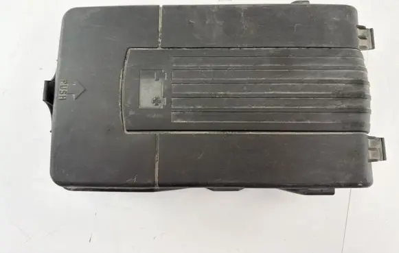 Volkswagen PASSAT B7 Battery box tray cover/lid 3C0915443A