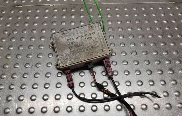 Audi A6 S6 C6 4F Aerial antenna amplifier S26370806 8E0035456D