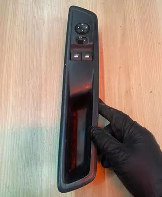 Peugeot Expert Electric window control switch 96783350ZD