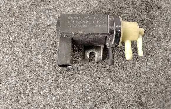 Volkswagen Touran I Turbo solenoid valve 1K0906627A 07T133 70086800