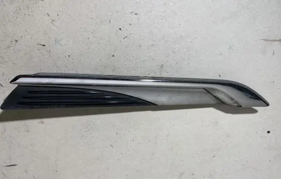 BMW 6 F12 F13 Front fender indicator light 7221859