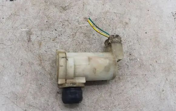 Nissan X-Trail T30 Windscreen/windshield washer pump 2224624A