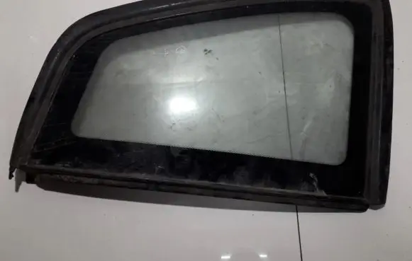 Mitsubishi Space Runner Rear vent window glass 