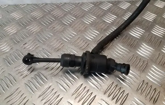 Nissan Juke I F15 Clutch slave cylinder 