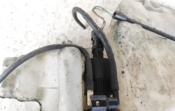 Renault Scenic I Windscreen/windshield washer pump 7700843902