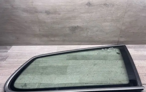 Volkswagen PASSAT B7 Rear side window 43R000261 E000251