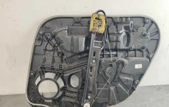 Rear window lifting mechanism without motor