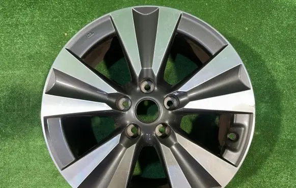 Nissan Pulsar R17 alloy rim 