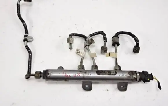 Jaguar XF X250 Fuel main line pipe 9X2Q9D280FA 002839J 0445216030