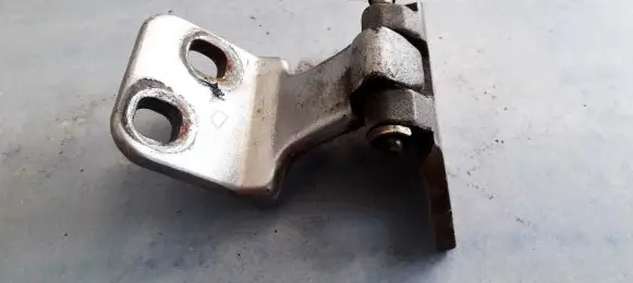 Renault Espace III Rear door lower hinge