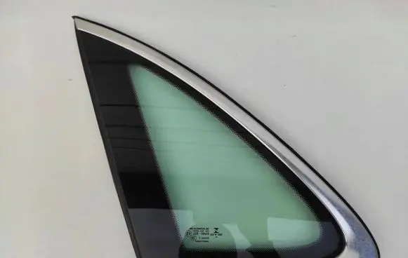 Porsche Macan (95B) Rear side window 95B845297