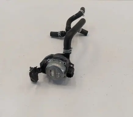 Nissan Leaf II (ZE1) Electric auxiliary coolant/water pump 215815SA0A