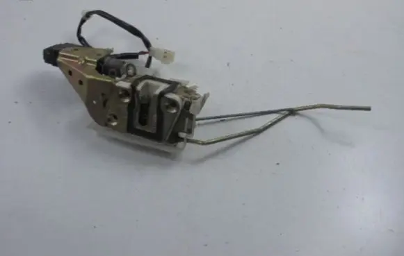 Mazda 323 F Front door lock