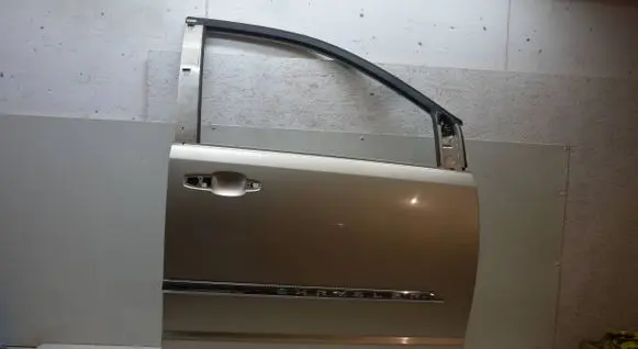 Chrysler Town & Country V Front door