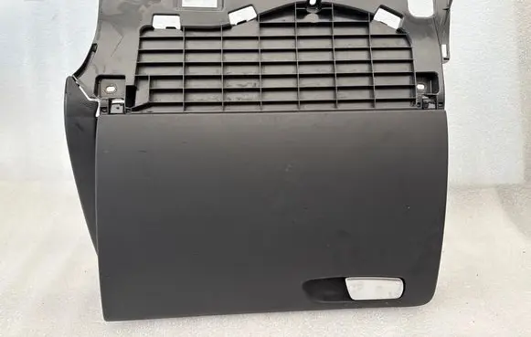 Glove box