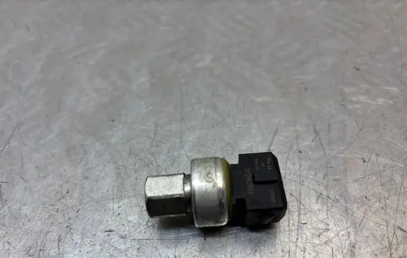 Volvo V70 Air conditioning (A/C) pressure sensor 31292004