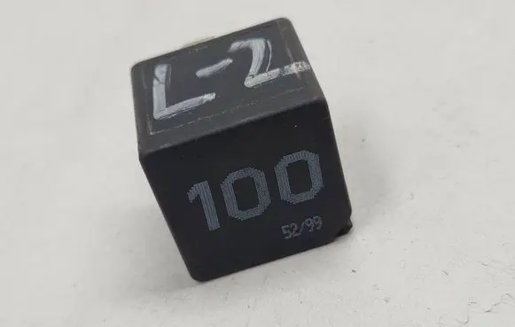 Volkswagen PASSAT B6 Other relay 95VW10K705CA 7M0951253A V23136J6X45