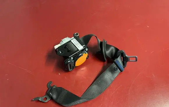 BMW X3 F25 Front seatbelt 7258435 S1725843506