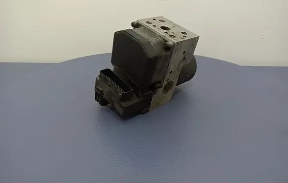 Volkswagen PASSAT B5.5 ABS Pump A0004460789