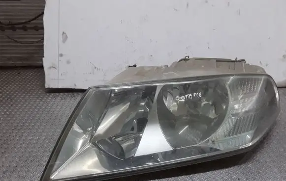 Skoda Octavia Mk2 (1Z) Headlight/headlamp