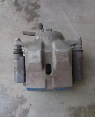 Toyota Prius (XW50) Front brake caliper 25VT