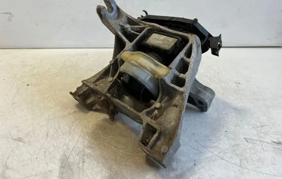 Opel Vivaro Engine mount bracket 4A100160