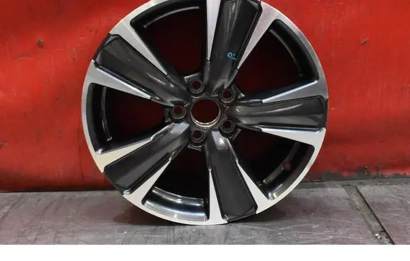 Lexus UX R18 alloy rim 002119