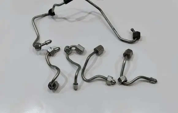 Toyota Verso Fuel injector supply line/pipe 