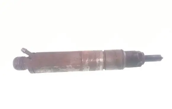 Volkswagen Golf IV Fuel injector 028130201G